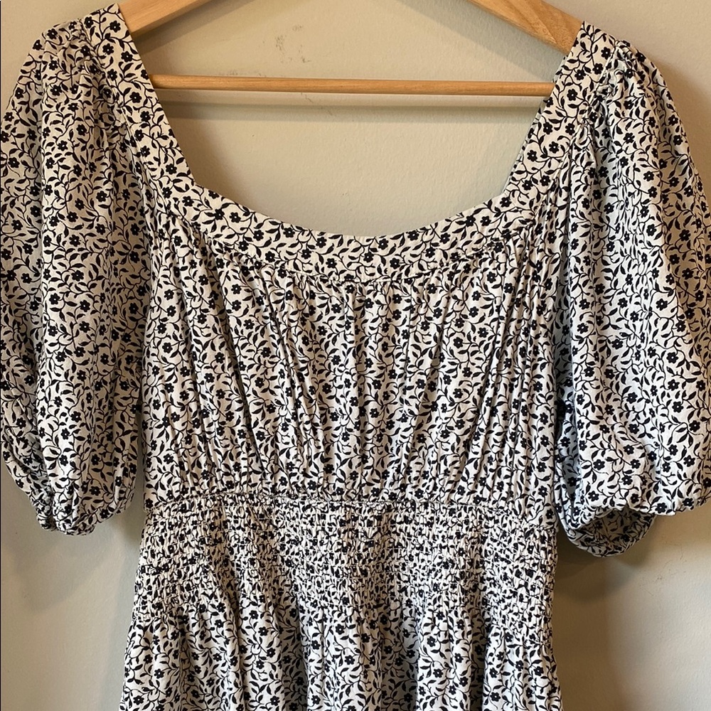 Old Navy Black and White Ruched Puff Sleeve Sundress